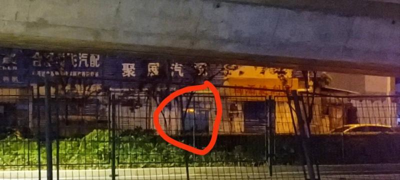 凤阳东路与铜陵路交口的北侧两边